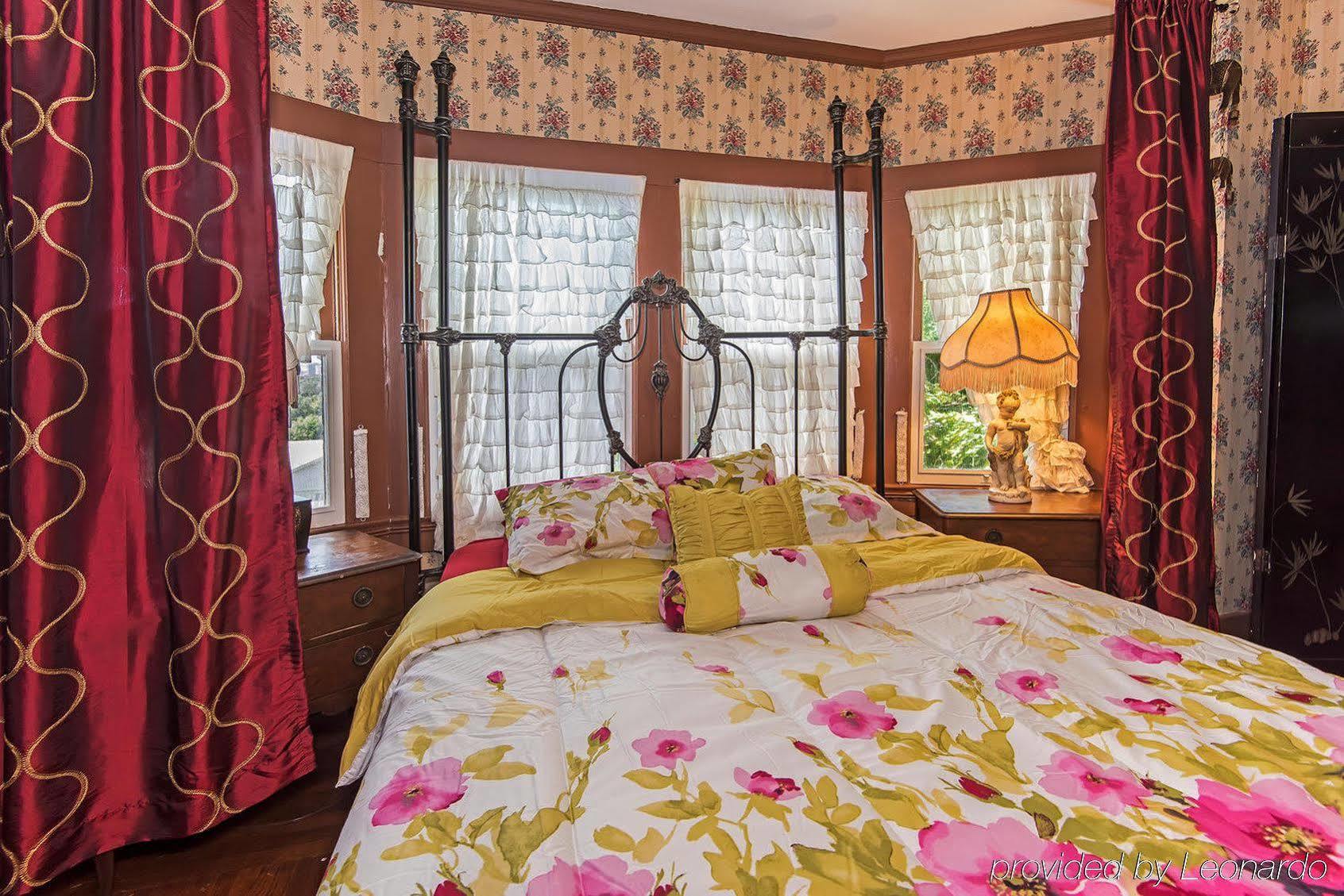 Manoa Valley Inn Гонолулу Экстерьер фото