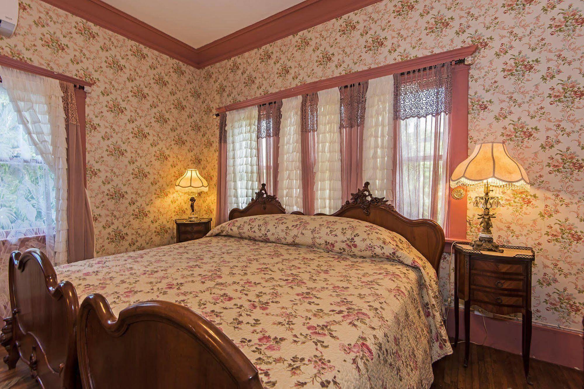 Manoa Valley Inn Гонолулу Экстерьер фото